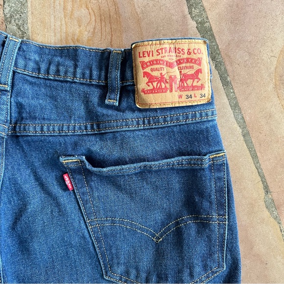 Levi's Men's Straight Jeans in Medium Blue Denim - Picture 3 of 4